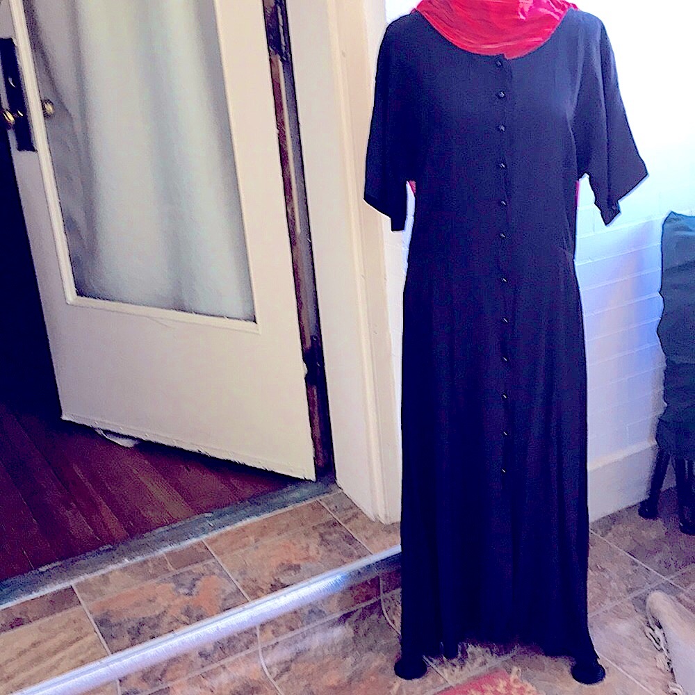 Oohlala!  Amazing maxi dress in crepe.  Buttondown